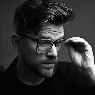 Elias Dummer Website → Also check out his new stage name Frank Fiction